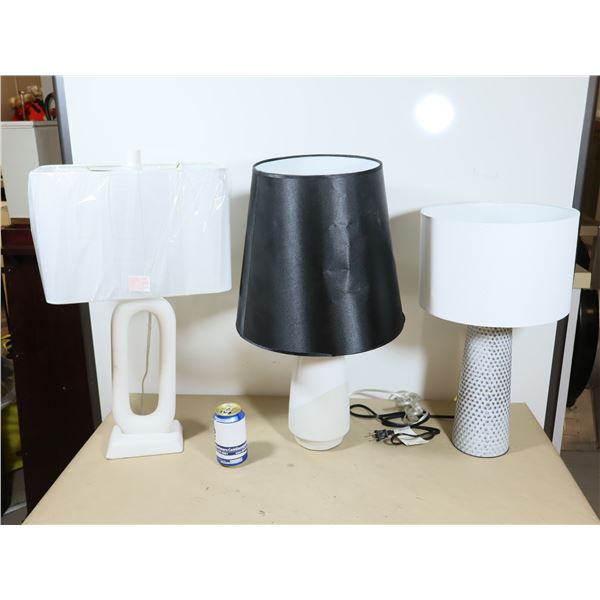 LOT DE 3 LAMPES DE TABLE