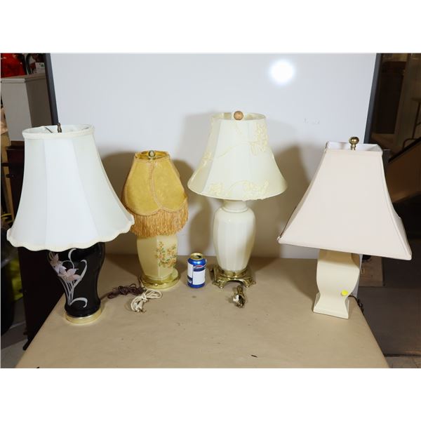 LOT DE 4 LAMPES DE TABLE