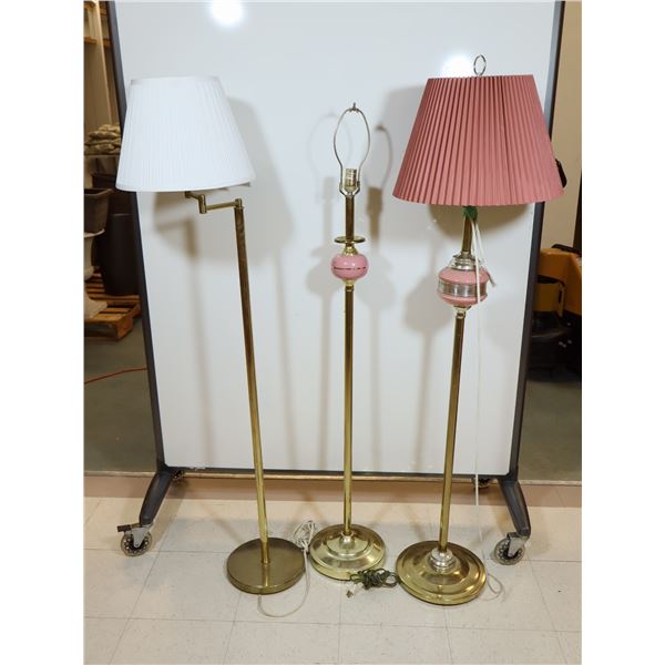 ENS DE 3 LAMPES SUR PIED