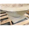 Image 2 : LOT DE 2 POTS EN CIMENT 27"x13"