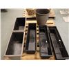 Image 2 : LOT DE 6 POTS EN PLASTIQUES ASST