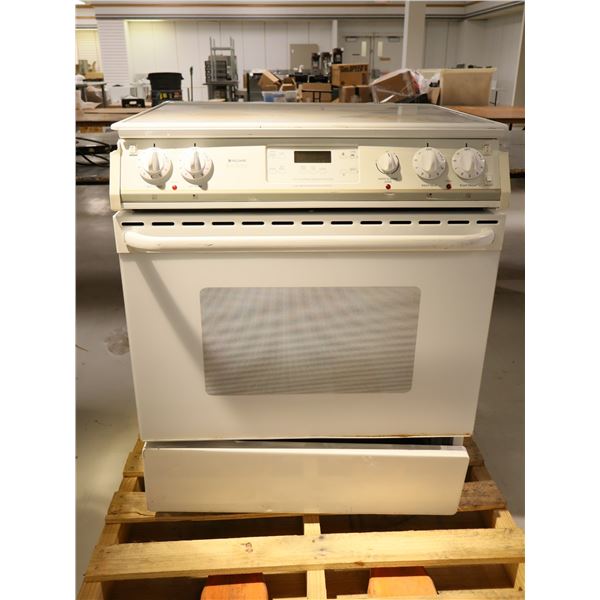 FOUR / CUISINIÈRE À CONVECTION FRIGIDAIRE