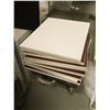 Image 1 : LOT DE 10 DESSUS DE TABLES 24"x30" (SANS PIEDS)