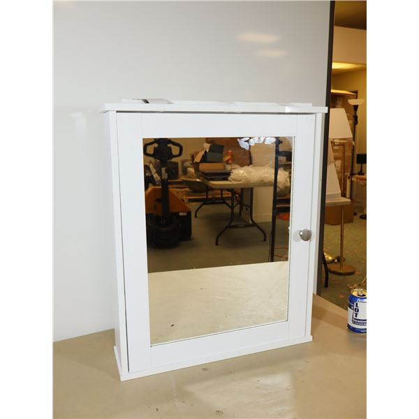 ARMOIRE À PHARMACIE 22"x6"x26"