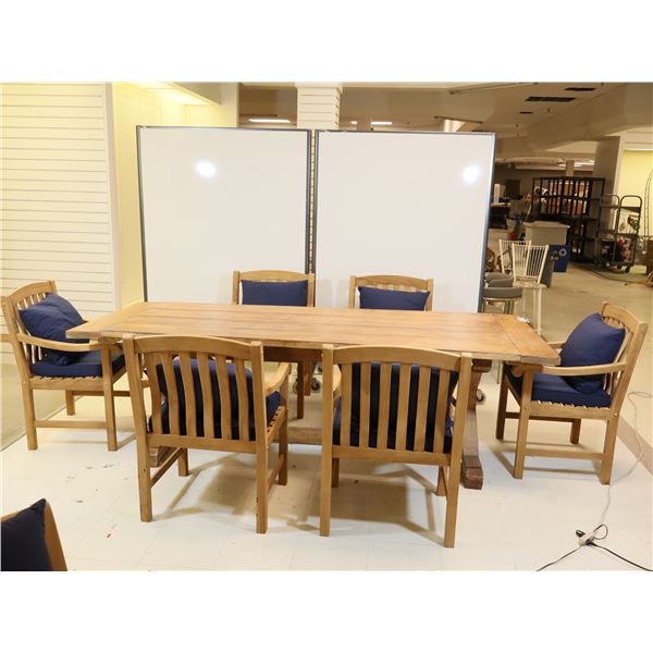 TABLE 96"x37"x30" AVEC 6 CHAISES
