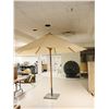 Image 1 : PARASOL DE TERRASSE AVEC SOCLE 10'h. x12'd.