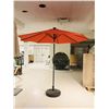 Image 1 : PARASOL DE TERRASSE ROUGE AVEC SOCLE 8'h.x8'd.