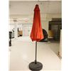 Image 3 : PARASOL DE TERRASSE ROUGE AVEC SOCLE 8'h.x8'd.