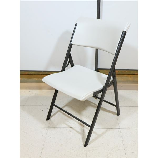 LOT DE 5 CHAISES PLIANTE PLASTIQUE