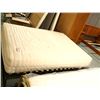 Image 2 : LIT AVEC MATELAS 62"x79"