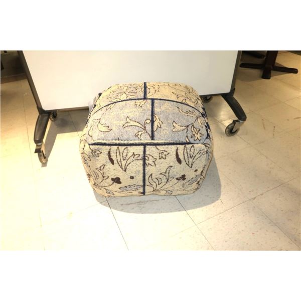 POUFFE 20"x20"x16"