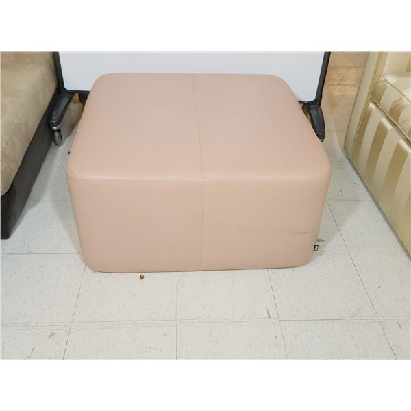POUF 31"x31"x15"
