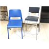 Image 1 : LOT DE 2 CHAISES PLASTIQUE ASST