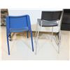 Image 2 : LOT DE 2 CHAISES PLASTIQUE ASST