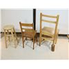Image 2 : LOT DE 3 CHAISES EN BOIS ASST