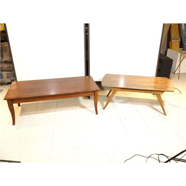 LOT DE 2 TABLES À CAFÉ ASST