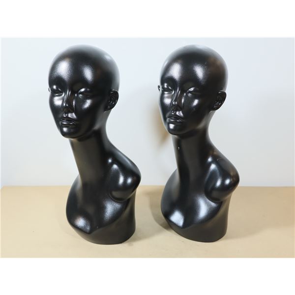 LOT DE 2 TÊTES DE MANNEQUIN 19"h.