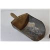 Image 2 : Sad Iron and Flour Scoop