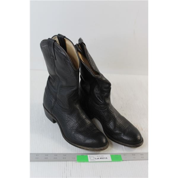 Pair Of Size 9 Cowboy Boots