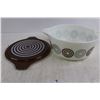 Image 2 : Pyrex 2.5 Quart Bullseye Covered Casserole Dish