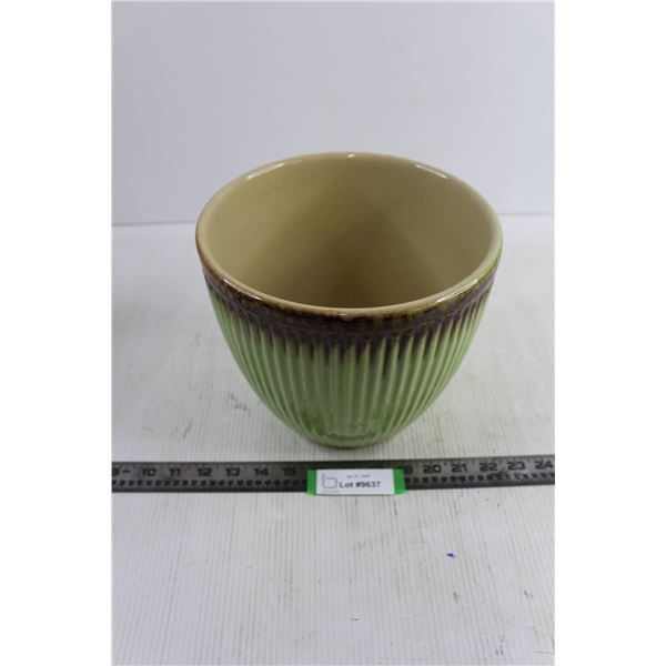 Medalta Potteries Jardiniere 9.25" Dia