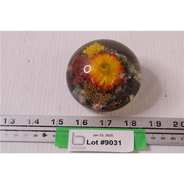 Dried Flower Paper Weight - Made in Canada - 2.5" x 3"