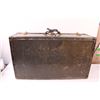 Image 5 : Metal Steamer Trunk - 28" x 17" x 9" - Some Wear