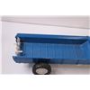Image 4 : ERTL Ford 4000 Tractor & Manure Spreader Wagon - Die Cast Model - 1:18 Model Scale