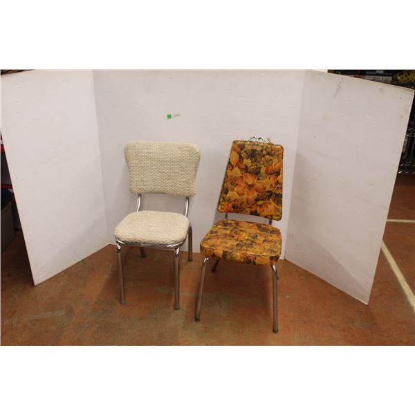 *(2) Vintage Dining Chairs