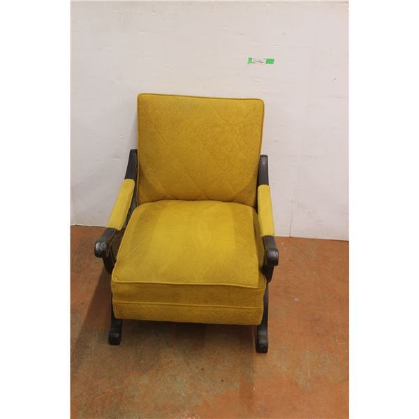 *Cushioned Yellow Lounge Chair 25" Wide x 29.5" Deep x 30.5 Tall