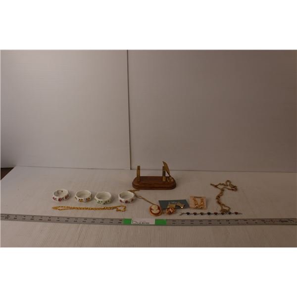 Pen Holder, Magnetic Bracelet, Jewellery, (4) Bone China Napkin Rings