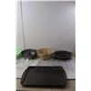 Image 2 : Kitchen Lot- (4) Bundt Cake Pans, (2) Drying Racks, (2) Baking Pans, Pyrex Bowl, Mini Cupcake Pan, (