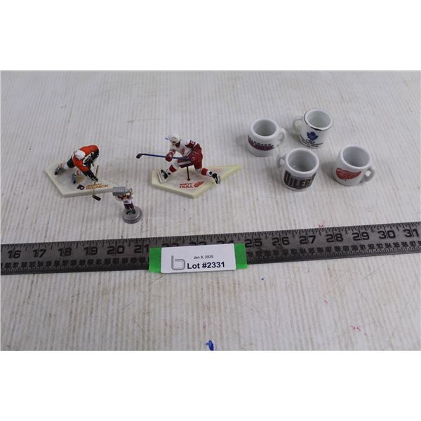 (7) Miniature NHL Collectibles (Ceramic Mugs, Brett Hull, Jeremy Roenick Figurines)