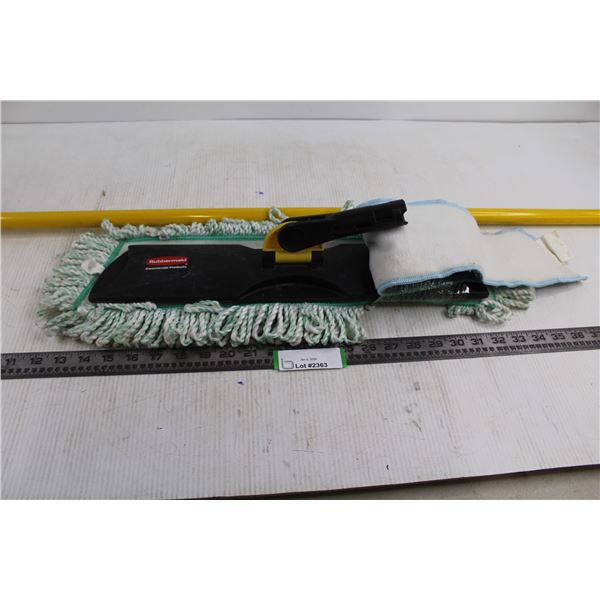 * Rubbermaid Dry Mop with Extra Pad