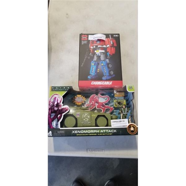 ALIEN COLLECTION XENOMORPH ATTACK AND CHANGEABLE ACTION FIGURE