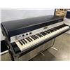 Image 2 : RHODES 73 VINTAGE SUITCASE PIANO WITH RHODES PREAMP MODEL FR7054