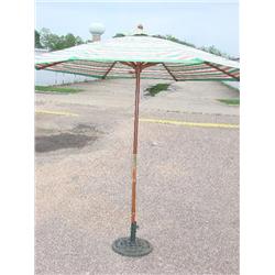 Large patio umbrella w/stand