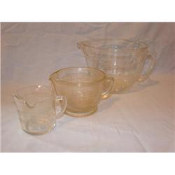3 glass measure cups.