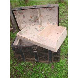 Great old trunk, with tray!