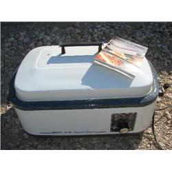 Nesco 18 qt. Roaster Oven w/book