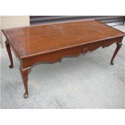 Coffee table w/queen anne legs