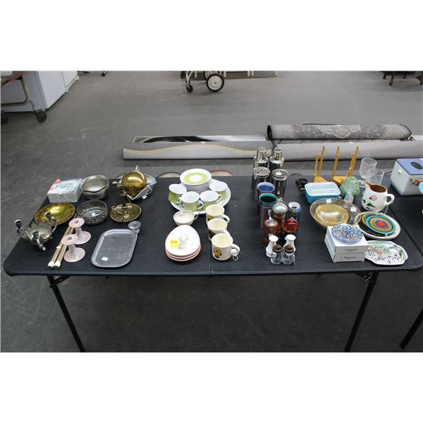 Dishes, Shakers, Candlesticks, Décor Table Lot