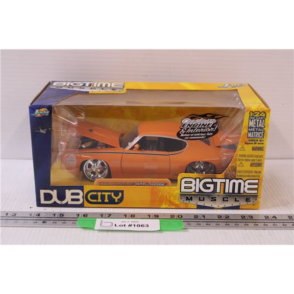 Big Time Muscle Jada Toys 1969 Pontiac GTO Judge Model Car in Box - 1:24 Scale
