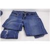 Image 5 : (2) Pair of Blue Jeans (True Religion Size 32 x 29" Inseam, Kirkland 32" x 30")