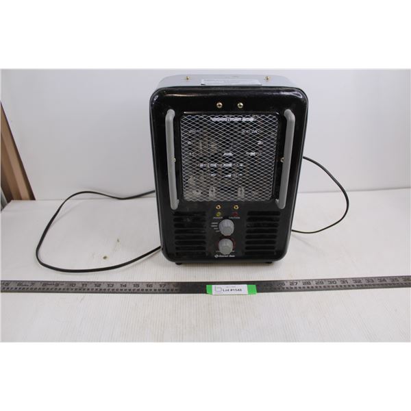 Howard Berger Space Heater Model CZ798 - Powers On