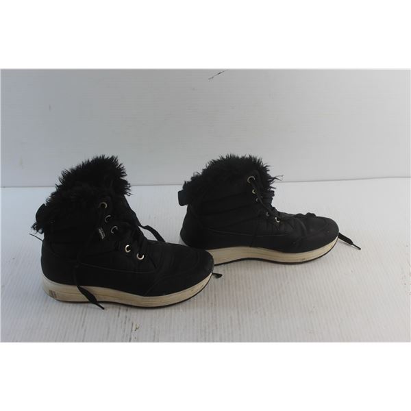 Winter Boots - Size 10''