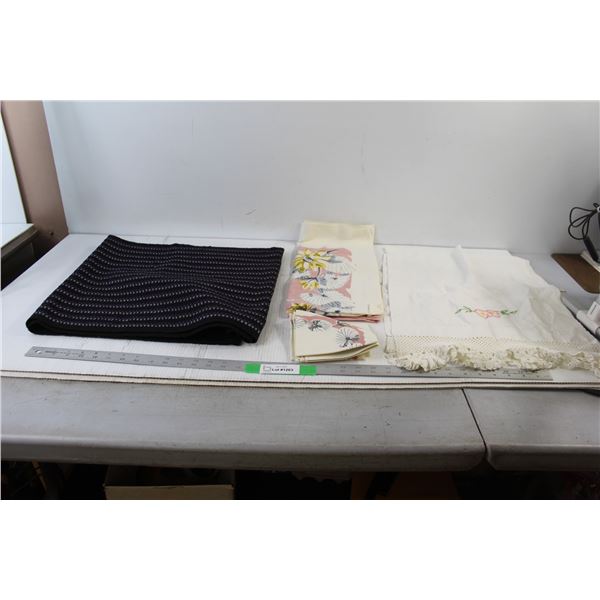 (3) Cloths, Table Cloth