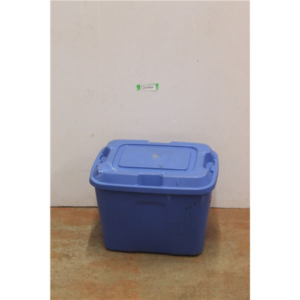 *Plastic Tote with Lid 20'' x 14''