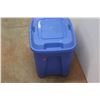 Image 3 : *Plastic Tote with Lid 20'' x 14''