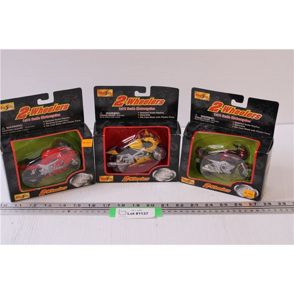 (3) Road & Track Die Cast Motorcycle Models - 1:18 Scale - (1) Suzuki (1) Yamaha (1) Kawasaki - NIB
